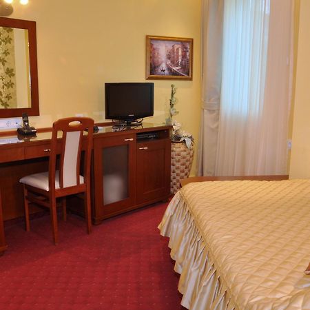 Hotel Botika Kraljevo Oda fotoğraf